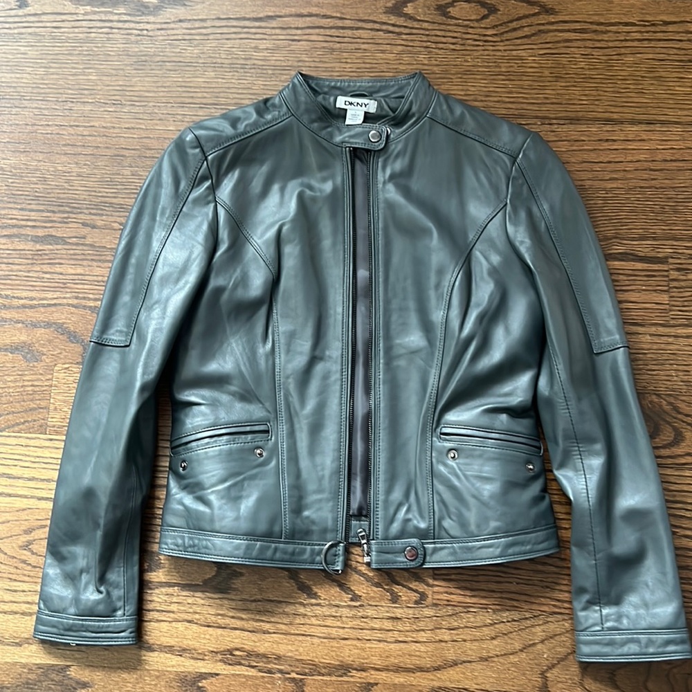 DKNY 100% leather jacket. Size S Leather jacket.